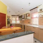Luxurious In 펜션
