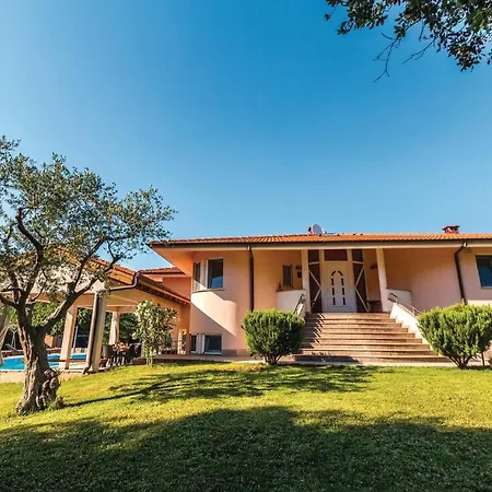 Hébergement de vacances Gorgeous In With Wifi Pula