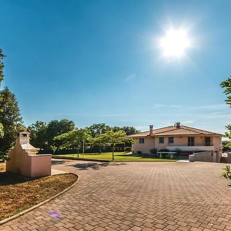 Hébergement de vacances Gorgeous In With Wifi Pula