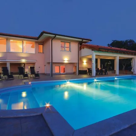 Prázdninový dům Luxurious In *