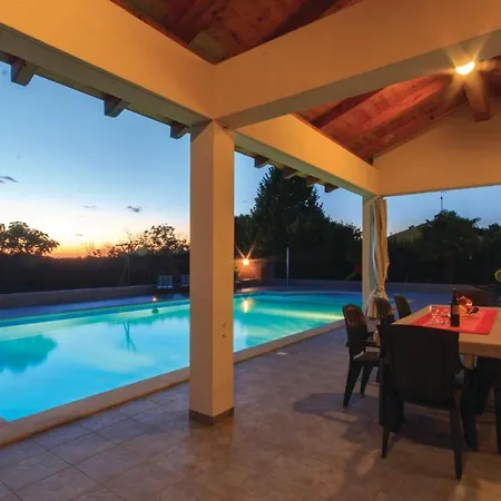 Gorgeous Home In Pula With Wifi