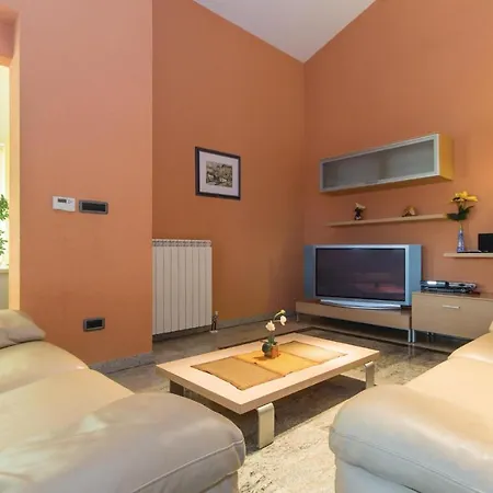 Stunning Home In Pula With Kitchen *