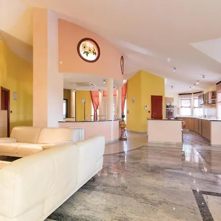 Stunning Home In Pula With Kitchen