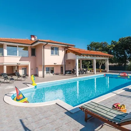 Stunning Home In Pula With Kitchen