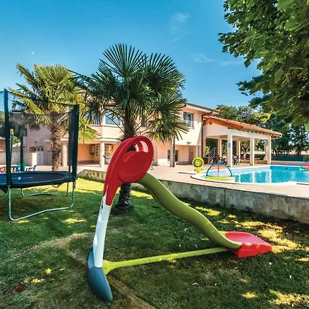 Gorgeous Home In Pula With Wifi