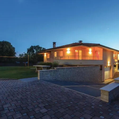 Holiday home Stunning Home In Pula With Kitchen Pula