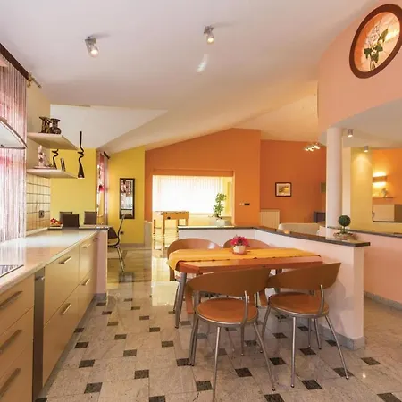 Stunning Home In Pula With Kitchen Holiday home