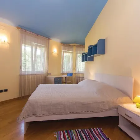 Gorgeous Home In Pula With Wifi