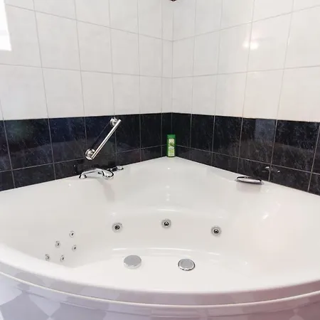 Gorgeous Home In Pula With Wifi Pula