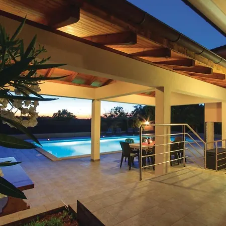 Stunning Home In Pula With Kitchen * Pula