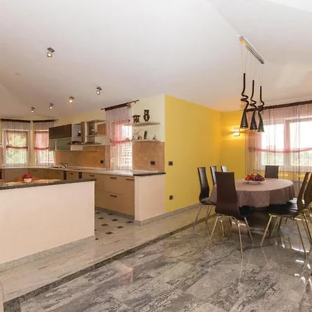 Stunning Home In Pula With Kitchen *