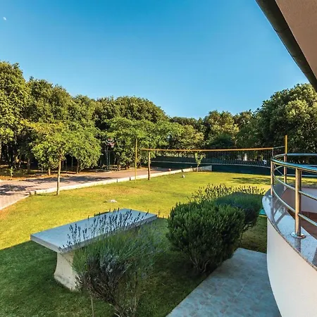 Holiday home Stunning Home In Pula With Kitchen *