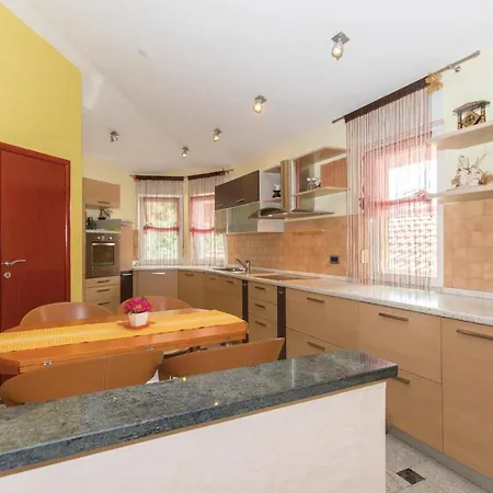 Stunning Home In Pula With Kitchen Holiday home