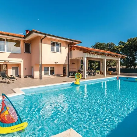 Stunning Home In Pula With Kitchen Holiday home