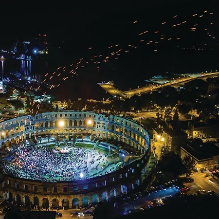 Gorgeous Home In Pula With Wifi *