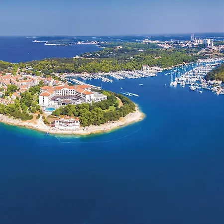 Stunning Home In Pula With Kitchen Holiday home