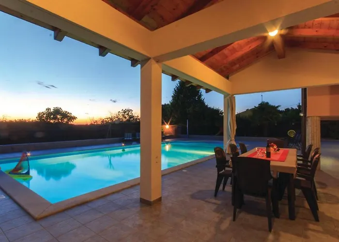 Gorgeous Home In Pula With Wifi