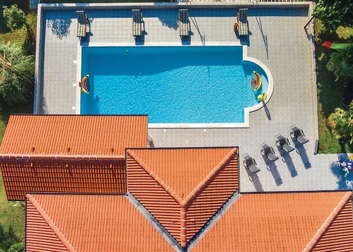 Gorgeous Home In Pula With Wifi *