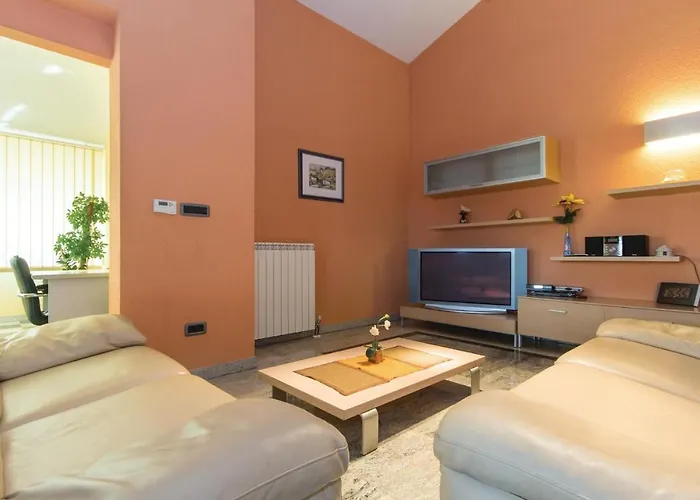 Gorgeous Home In Pula With Wifi *