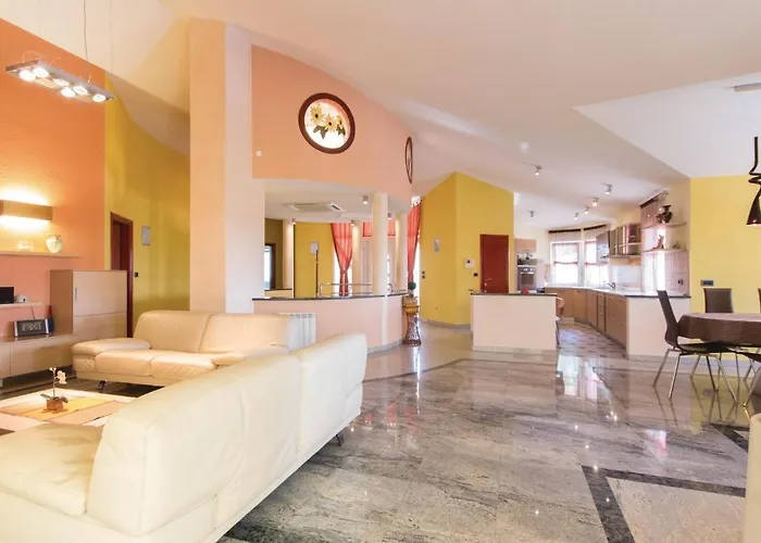 Gorgeous Home In Pula With Wifi