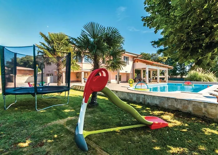 Gorgeous Home In Pula With Wifi