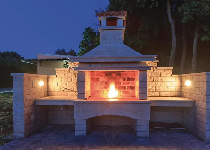 Gorgeous Home In Pula With Wifi *