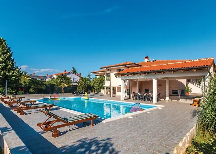 Gorgeous Home In Pula With Wifi Pula
