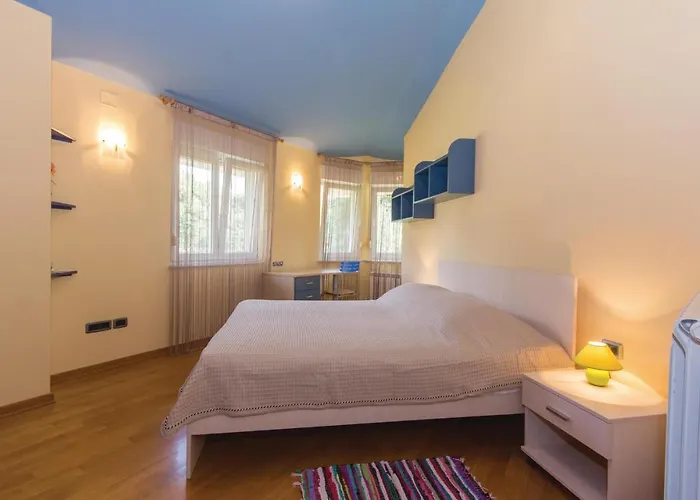 Gorgeous Home In Pula With Wifi