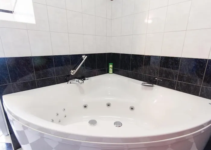 Gorgeous Home In Pula With Wifi Pula