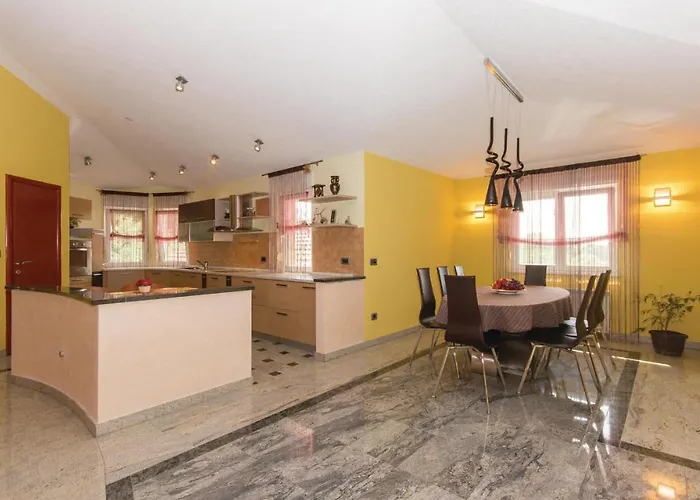 Gorgeous Home In Pula With Wifi *